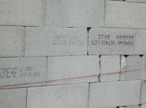 Identification splitting block concrete