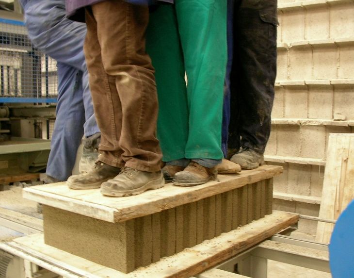 Strenght properties block making machines