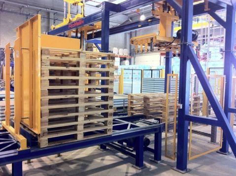 Pallets feeder, block making machines Rometa